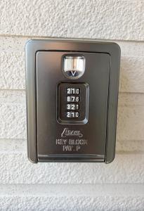 a lightswitch on a white wall with at ゲストハウス 華園 in Furano