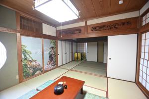 an empty room with a table and a window at 縁-en- in Zentsuji