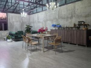 a dining room with a table and chairs at Buknari in Buknari