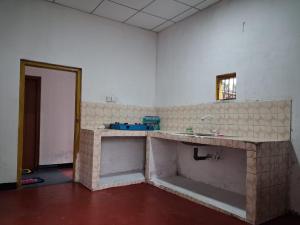 an empty room with a sink and a counter at New Guest in Nilaveli