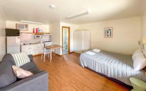 a living room with a bed and a kitchen at Tumby Bay Caravan Park in Tumby Bay