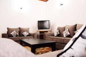 a living room with two couches and a tv at Villa - Nil Vimana - Ella in Ella
