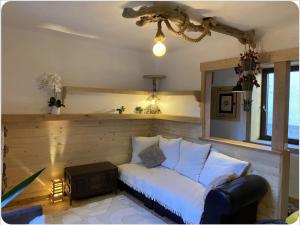 a living room with a white couch and a table at Appartement chaleureux cité vauban à Briançon in Briançon