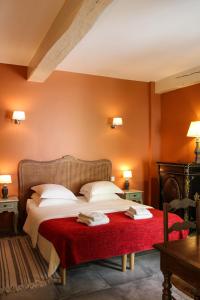 a bedroom with a bed with two towels on it at Maison Wilson - Dijon centre - very quiet in Dijon