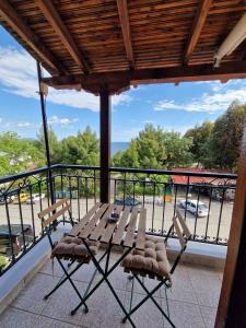 a table and chairs on a balcony with a view at Cozy apartment with a great view! R in Metamorfosi