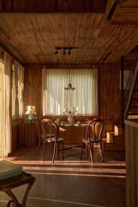 a dining room with a table and chairs at Dreaming Retreat Da Lat in Ấp An Kroët