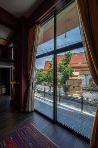 a room with a large window looking out onto a courtyard at Inpeng View Hotel in Vientiane