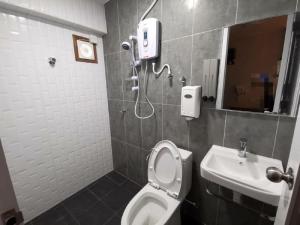 a bathroom with a toilet and a sink at Moon Hotel BRINCHANG Town in Brinchang