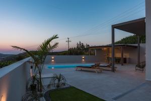 a backyard with a swimming pool and a house at Villa Esperia in Áyios Síllas +10 photos
