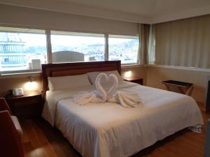 a room with a bed with a heart decoration on it at Hotel Villa De Betanzos in Betanzos