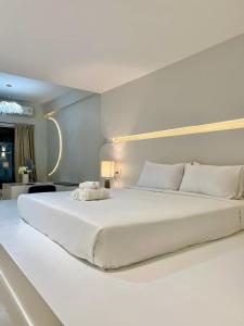 a large white bed in a hotel room at 24Rooms นครสวรรค์ in Nakhon Sawan +165 photos