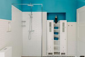 a white bathroom with a shower and a toilet at Stadthaus "Villa Moser" nahe Schloss Esterhazy in Eisenstadt +60 photos