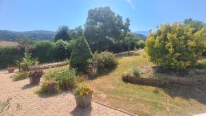 a garden with plants and flowers in a yard at Havre de tranquilité en Chartreuse in Saint-Étienne-de-Crossey