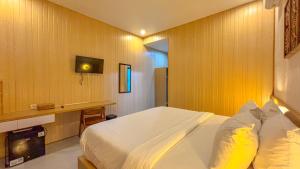a bedroom with a large bed in a room at Agung Guest house Canggu in Dalung