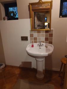 a bathroom with a white sink and a mirror at Stenlängan Lodge in Lönsboda