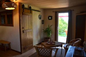 a room with a door and a table with a plant at La Parenthèse Béarnaise in Bonnut