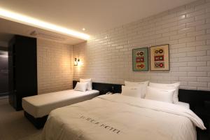Postel nebo postele na pokoji v ubytování Le Idea Hotel Busan Station