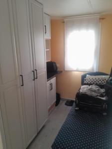 a room with a closet and a bed and a window at Casa da Cristina 5A in Burinhosa +37 photos