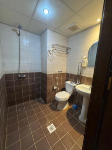a bathroom with a toilet and a sink at فندق اسرار التيسير in Mecca