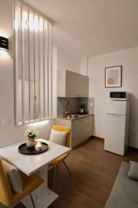 a kitchen with a table and chairs in a room at Studio apartment with pool in Pula
