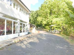 an empty street next to a white building at La Clef De Voute Amethyste in Saint-Genest