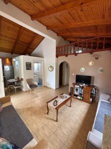 a living room with a couch and a table at Emis house krioneri in Lapanayoí