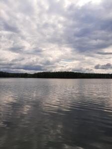 a large body of water with a cloudy sky at Mänttä Tammirannantie in Mustalahti