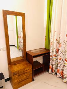 a bathroom with a mirror and a dressing table at villa Senoa in Ahangama