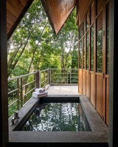a pool of water in the middle of a house at SN Garden in Ban Bo Hin