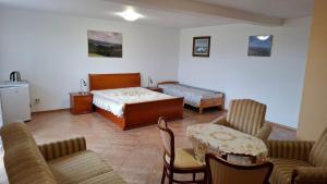 a bedroom with a bed and a table and chairs at U Mateusza 607-737-859 Widok na Jezioro Solińskie in Polańczyk