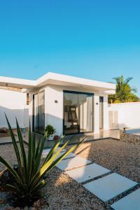 a home in the desert with a glass facade at Casa Blanca Bweleo in Bweleo
