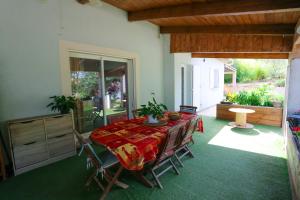 a dining room with a table and chairs in a house at Chez Sylvain in Carcès