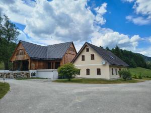 a large white house with a black roof at Das Kothberg in Lunz am See