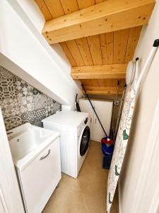 a small laundry room with a washer and dryer at Casa Vacanze Guccini in Porticello
