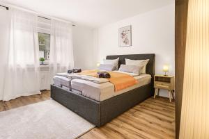 a bedroom with a bed with two dogs laying on it at MOLA Apartments - Panoramablick, Balkon, 5 Pers, Bahnhofsnähe, Parkplatz in Herdecke