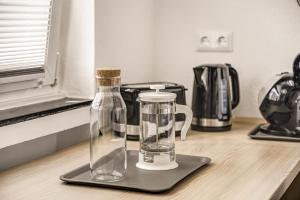a glass vase on a tray on a counter at MOLA Apartments - Panoramablick, Balkon, 5 Pers, Bahnhofsnähe, Parkplatz in Herdecke
