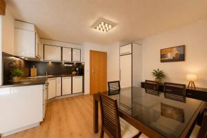 a kitchen with a glass table in a room at Ovronnaz , 2 pièces appartement Marana in Ovronnaz