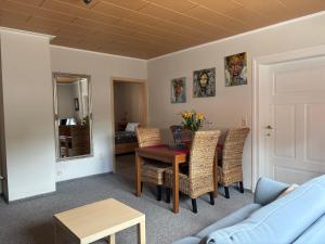 a living room with a dining room table and chairs at Ferienwohnung im Ort in Röbel
