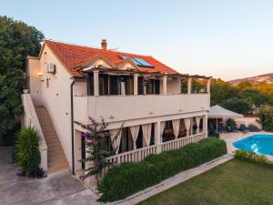 an image of a house with a swimming pool at Vikendica Donji Humac in Donji Humac