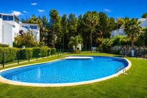 a large swimming pool in a grassy yard at Cumbre in Salou