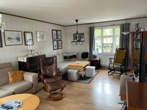 a living room with a couch and a table at Villa Tullgatan Borgholm in Borgholm