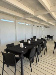 a row of tables and chairs in a room at Chalet n5- Ombrellone GRATIS incluso a Catanzaro Lido- in Catanzaro