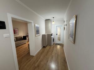 a hallway with a living room and a living room with at Koko Pepito apartment in Lezhë