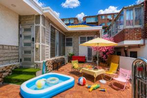 a backyard with a pool and a table and an umbrella at MAMA Alice in Seoul