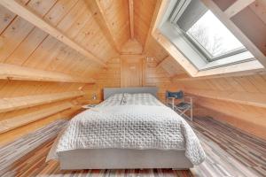 a bedroom with a bed in a wooden cabin at Green House in Koudekerke