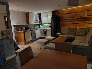 a kitchen and living room with a couch and a table at El Paso Unin 1 in Unin