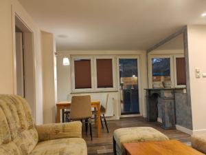 a living room with a couch and a table at El Paso Unin 1 in Unin