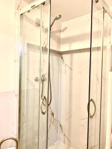 a shower with a glass door in a bathroom at Jodła i Modrzew Apartament przy Parku i Termach w centrum Uzdrowiska in Jelenia Góra +36 photos