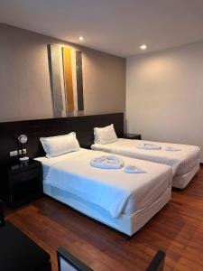 two beds in a hotel room with white sheets at Yenna Apt in Kamala Beach +34 photos