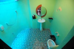 Bilik mandi di Phi Phi Twin Palms Bungalow